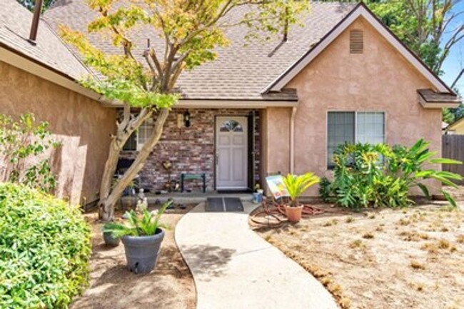 Primary Photo - 3 Bedroom 2 Bathroom for Rent $2,400