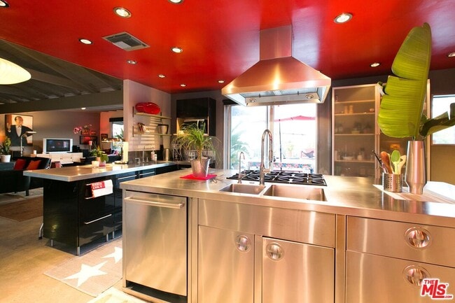 Building Photo - 8147 Mulholland Terrace