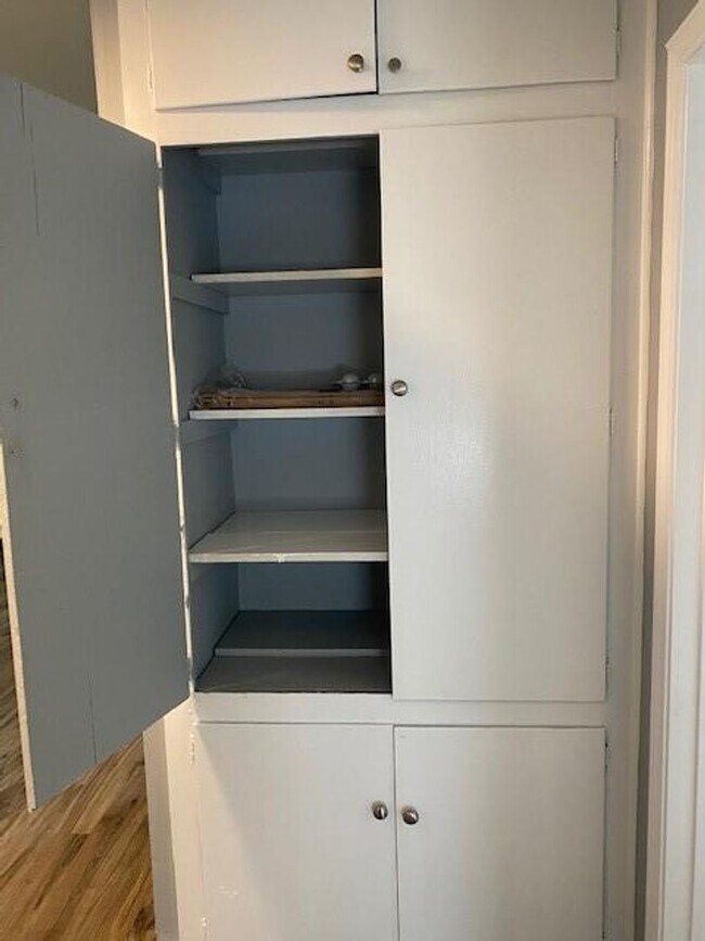 Building Photo - Circle S Rd.