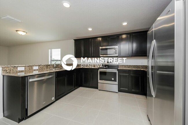 Building Photo - 4 Bedroom Pet-Friendly Home in Dundee, FL with Main Street Renewal