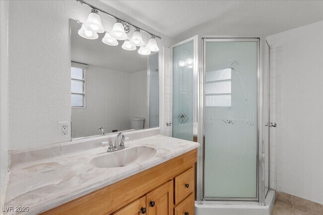 Building Photo - 1700 Rexford Dr