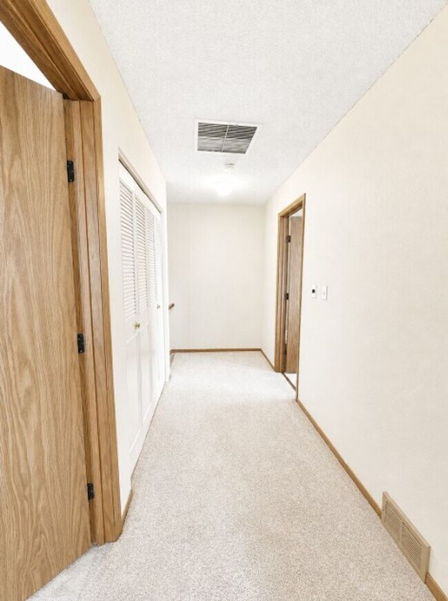 Building Photo - 9777 Orangewood Dr