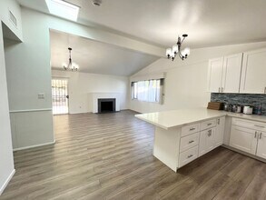 Building Photo - Charming 4 bedroom house + bonus room with extra living room in the heart of Clairemont Mesa!