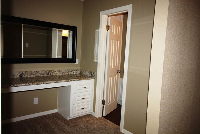 Building Photo - 1766 Maux Dr