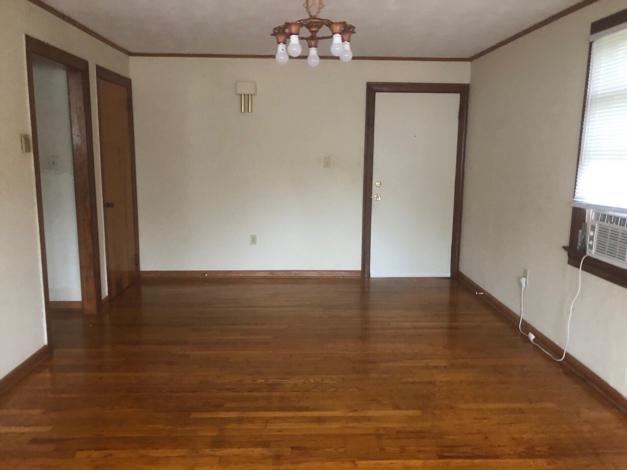 Building Photo - 704 E Thomas St