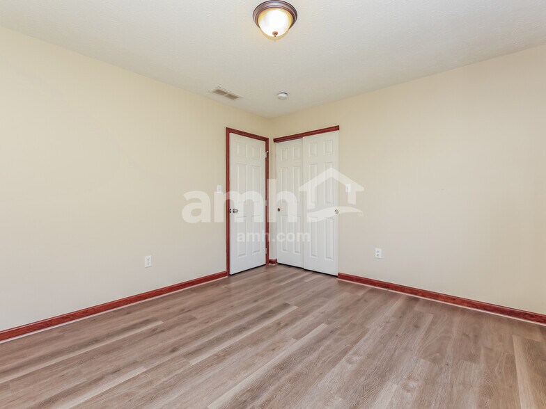 Building Photo - 5692 Cottonwood Ct