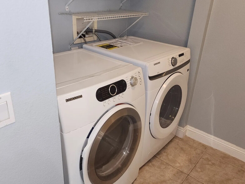 Building Photo - 318 Fife St