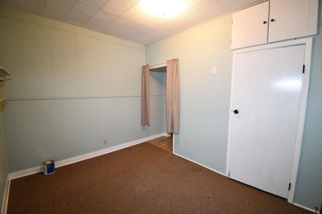 Building Photo - 929 John Stine Rd