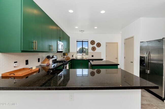 Building Photo - 7855 N 20th Glen