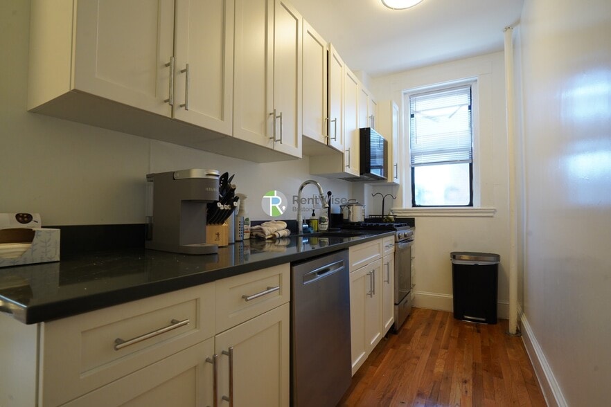 Building Photo - 1315 Commonwealth