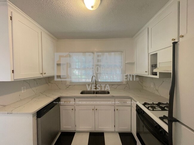 Building Photo - 748 Wimbish Rd