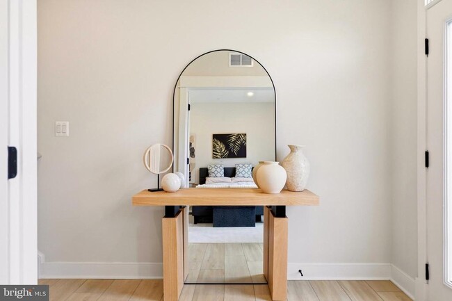 Building Photo - 22810 Tawny Pne Sq