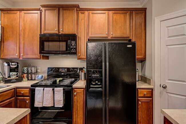 Building Photo - Fully Furnished 3BR/2.5BA Townhome – Private Community – Available 12/5