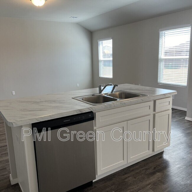 Building Photo - 8506 E 161st Pl S