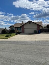 Building Photo - $300 Move in Special ~ 3 Bedroom Located in Country Heights Subdivision!