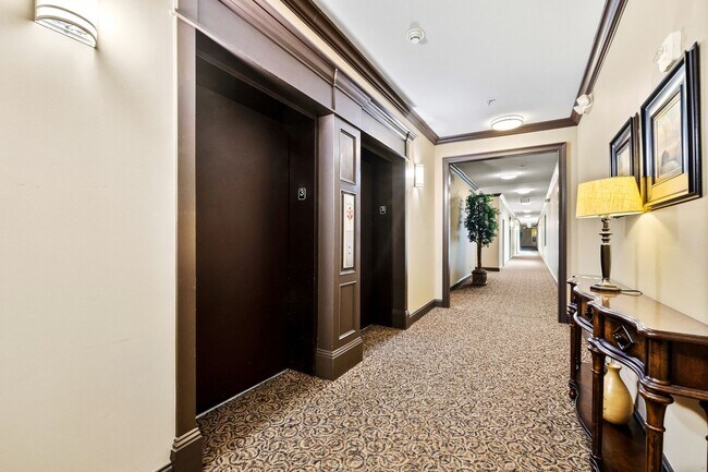 Building Photo - CityView at Riverwalk - Available January 2026! Gorgeous UNFURNISHED 2 bed/w 2 bath (both ensuite...