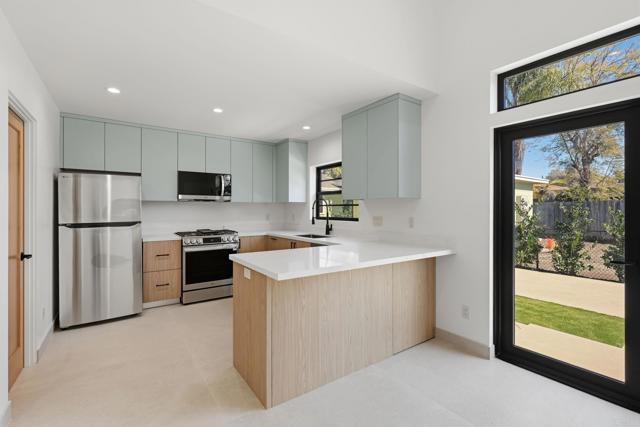 Building Photo - 1065 Buena Vista Way