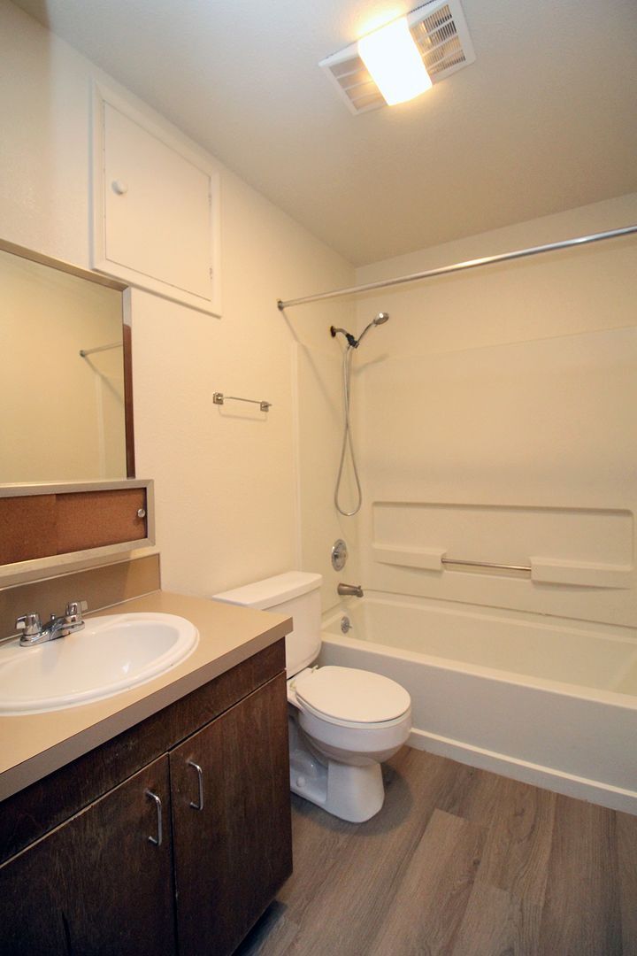 Building Photo - 1001 SW Woods St