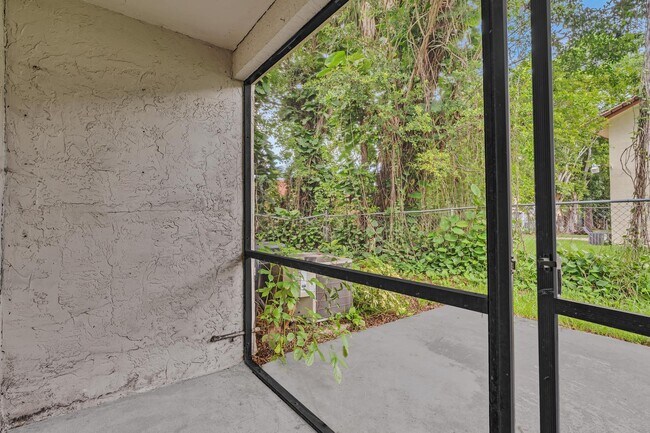 Building Photo - 2510 Riverside Dr