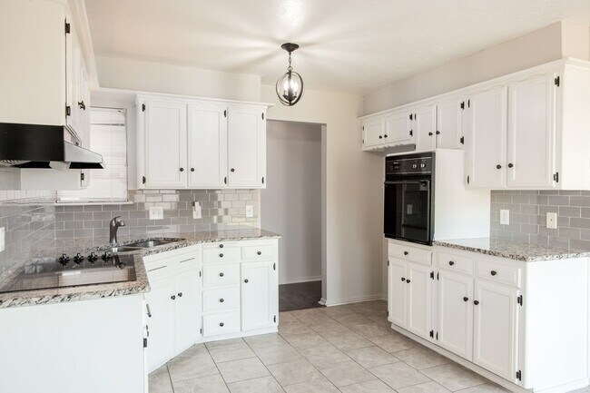 Building Photo - Beautiful home for lease near Hefner & Penn