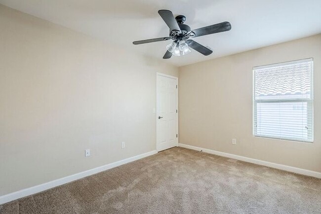 Building Photo - Bright & Airy 4-Bedroom in Willow Ridge Co...