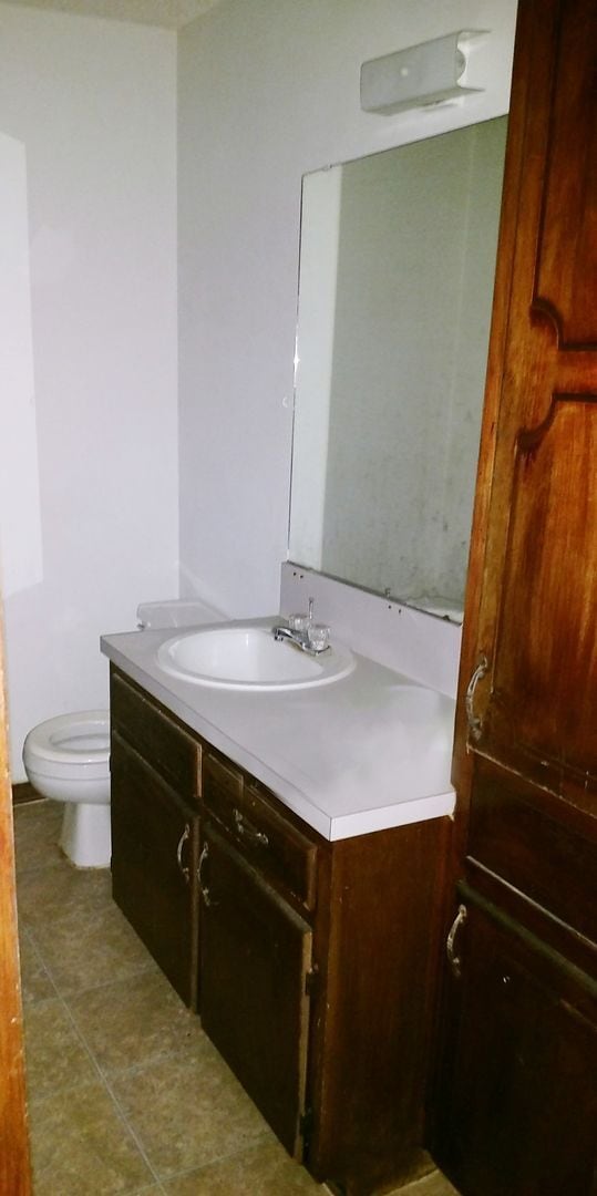 Building Photo - 207 E Hogan Dr