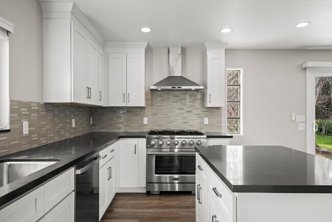 Building Photo - 2315 Armstrong Ln
