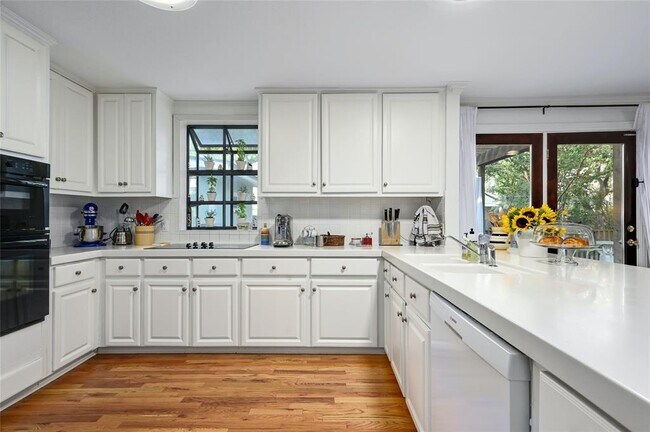 Building Photo - 4006 Lewis Ln