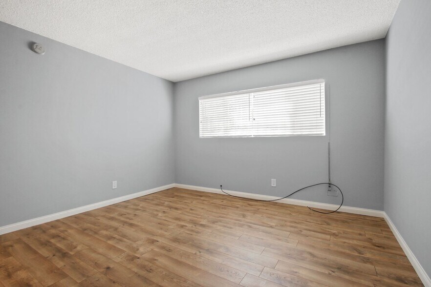 Building Photo - 3625 Mentone Ave