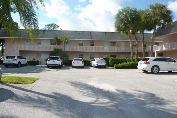 Building Photo - 18081 SE Country Club Dr