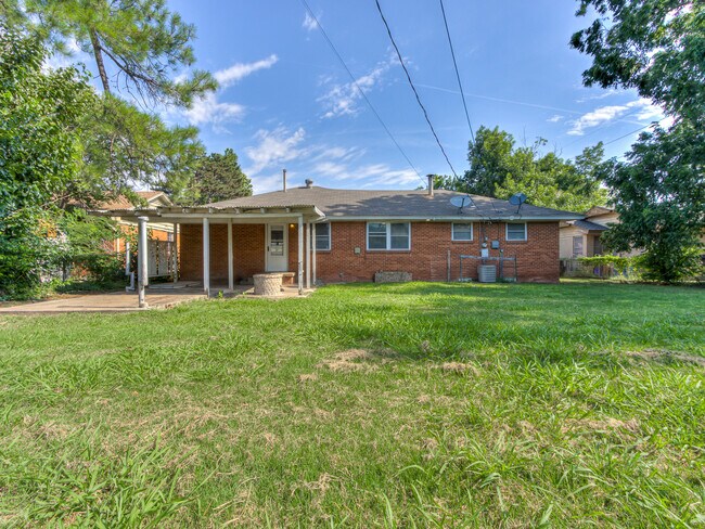 Building Photo - 2104 SW 68th St