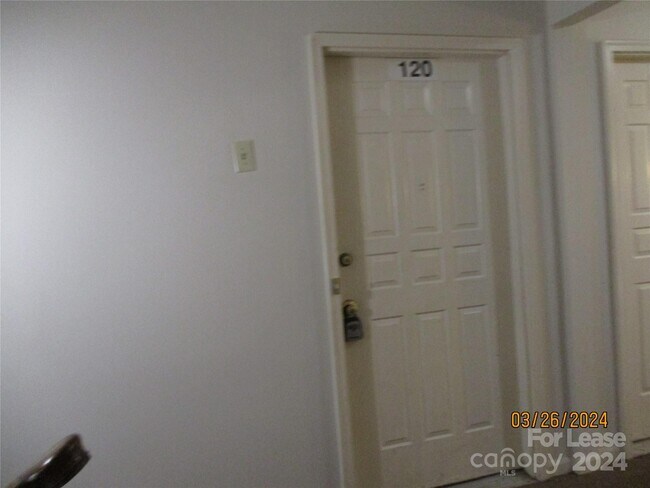 Building Photo - 120 Briarcliff Dr