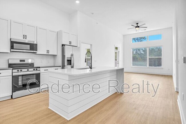 Primary Photo - 610 S Kerr Ave