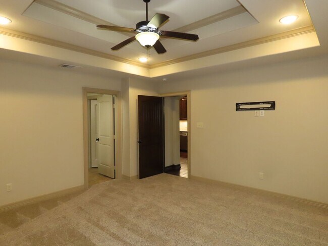 Building Photo - Lindale ISD- Gorgeous 4 Bedroom 2.5 Bathro...