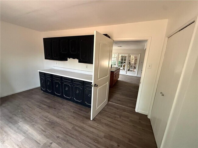 Building Photo - 2333 Burgett Rd