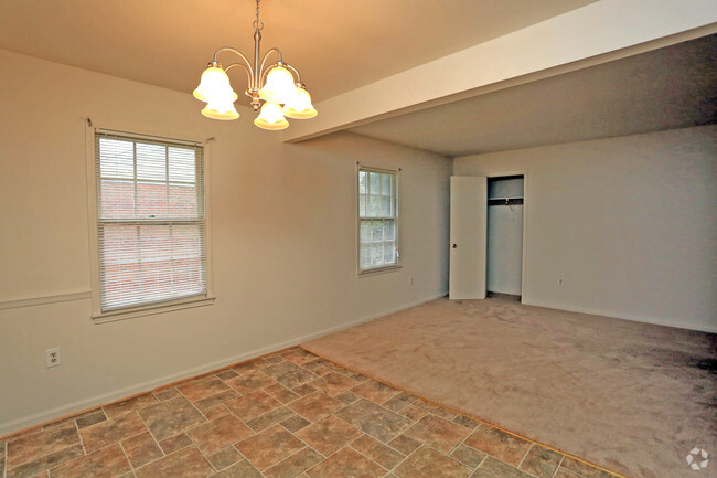 Interior Photo - Colonial Point Apartments