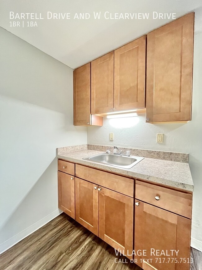 Building Photo - Newly-remodeled 1-Bed Convenient to I-83 &...