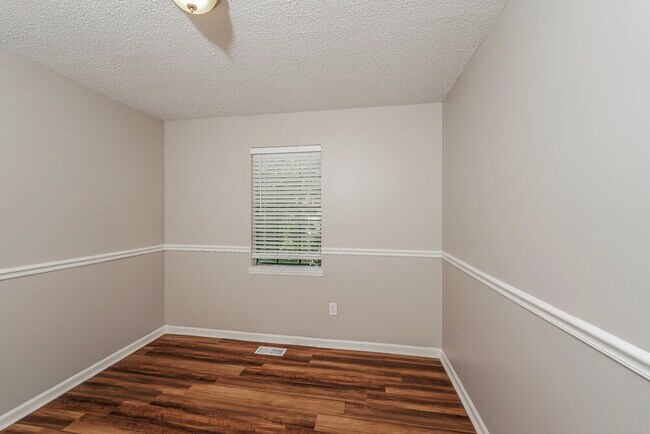 Building Photo - 5823 Willow Crest Dr