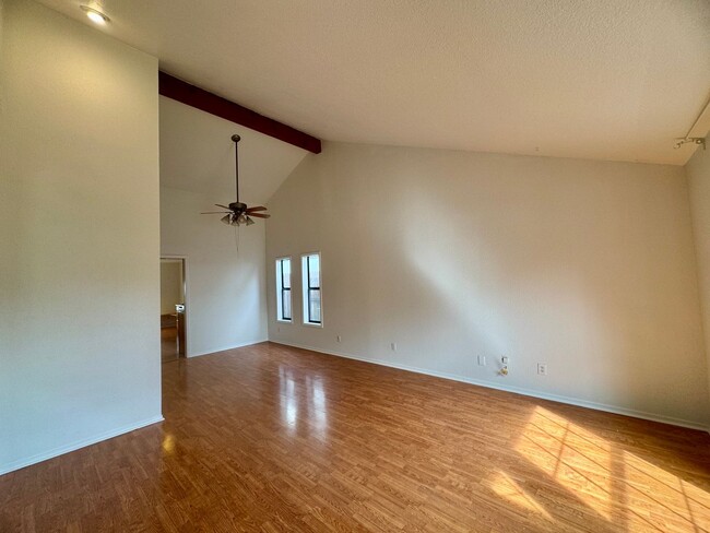 Building Photo - Adorable Home Available Now in Davis!