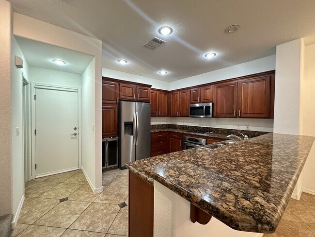 Building Photo - Summerlin Townhome