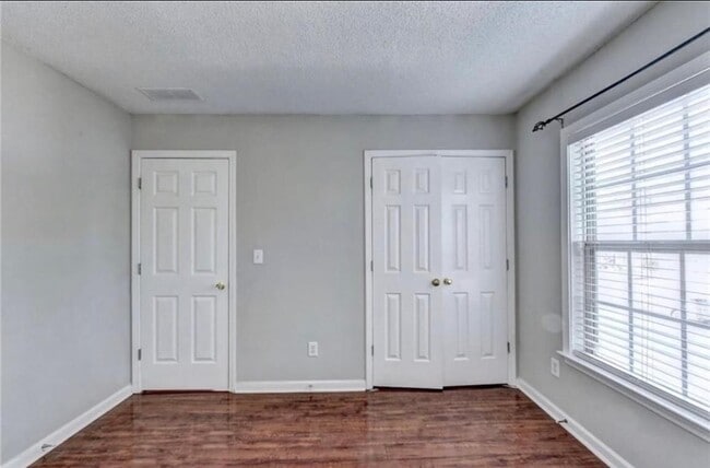 Building Photo - 300 Treyford Ct