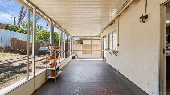 Building Photo - 1695 Kenora Dr