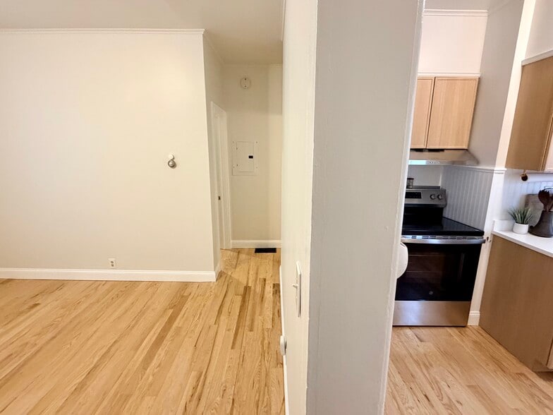 Building Photo - 11 Spring St