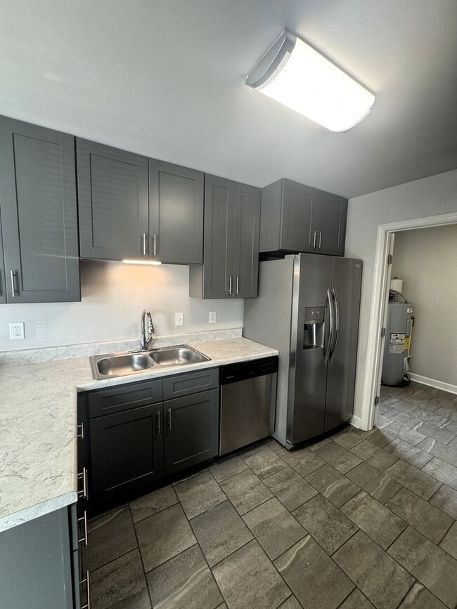 Building Photo - 127 Hedge Ln