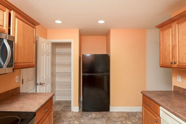Building Photo - 4040 Red Pine Ln