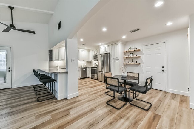 Building Photo - 16822 Hibiscus Ln