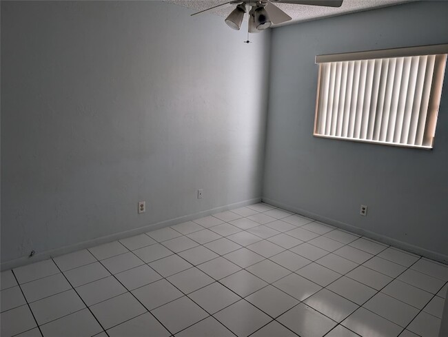 Building Photo - 7502 NW 44th Ct