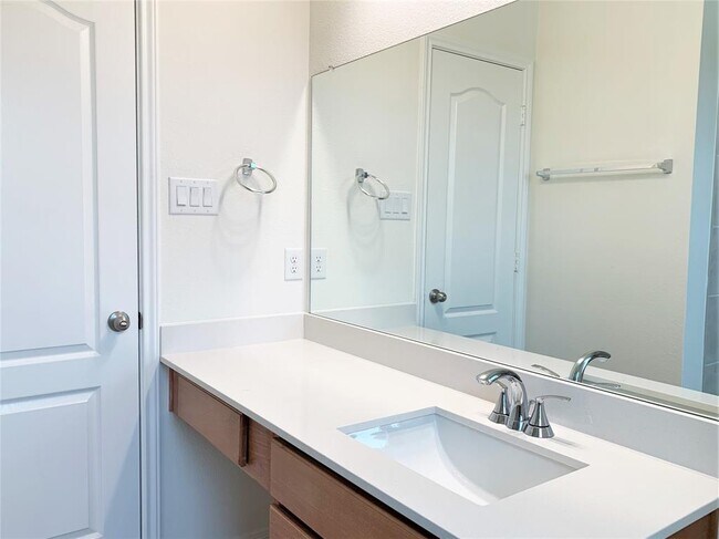 Building Photo - 1215 Painted Bunting Dr