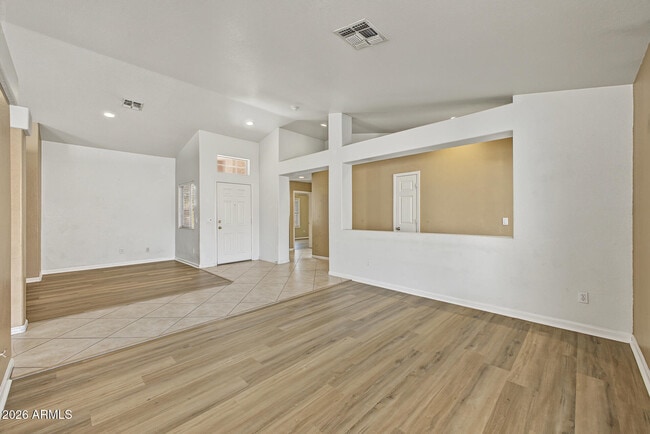 Building Photo - 4008 W Bloomfield Rd