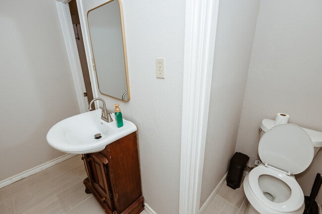 Building Photo - 3625 Maple Ave